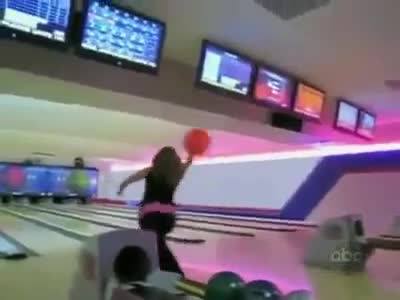 Rompe-una-tuberia-jugando-a-los-bolos